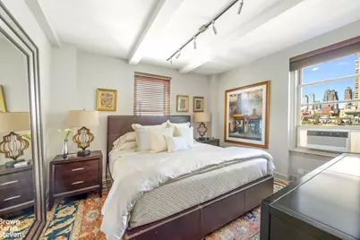 325 W 45th Street #916, New York, NY 10036 - Photo 5