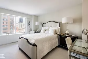 200 E 61st St, New York, NY 10065 - Photo 5