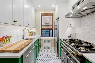 30 E 9th Street #5-N, New York City, NY 10003 - Photo 7