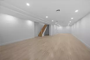 208 Lincoln Rd, New York City, NY 11225 - Photo 27
