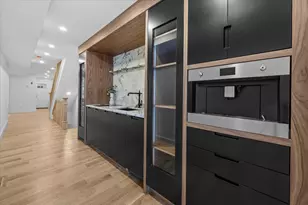 208 Lincoln Rd, New York City, NY 11225 - Photo 21