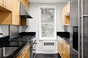 651 Vanderbilt St, New York City, NY 11218 - Photo 9