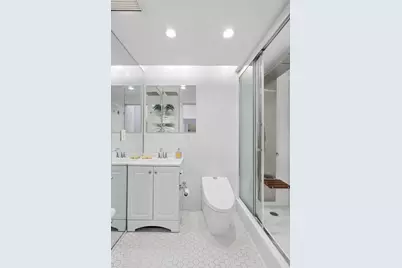 400 E 70th Street #3302, New York City, NY 10021 - Photo 7