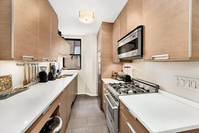 246 E 51st Street #17, New York City, NY 10022 - Photo 3