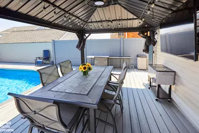 542 Beach 129th Street, Rockaway Park, NY 11694 - Photo 3