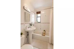 31-14 Crescent St, New York City, NY 11106 - Photo 11