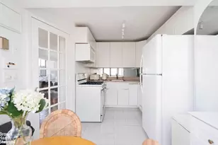 366 W 11th St, New York City, NY 10014 - Photo 7