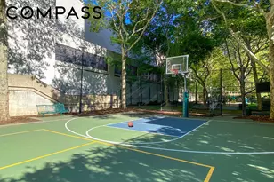 300 E 33rd St, New York City, NY 10016 - Photo 13