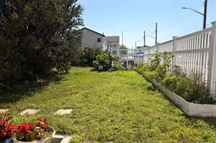 61 W 16th Rd, New York City, NY 11693 - Photo 25
