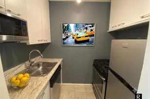 350 W 50th St, New York City, NY 10019 - Photo 5