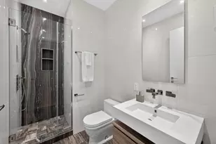 305 E 61st St, New York City, NY 10065 - Photo 11