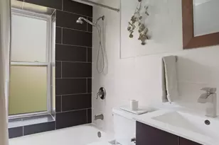 10 Roosevelt Pl, New York City, NY 11233 - Photo 9