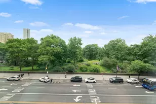 160 Central Park S, New York City, NY 10019 - Photo 31