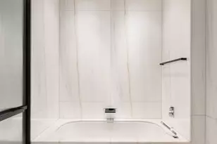 157 W 57th St, New York City, NY 10019 - Photo 9