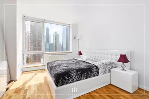 635 W 42nd St, New York City, NY 10036 - Photo 5