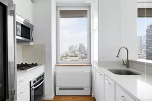 635 W 42nd St, New York City, NY 10036 - Photo 3