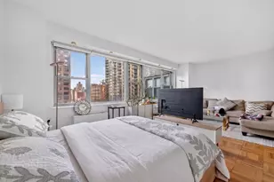 300 E 40th St, New York City, NY 10016 - Photo 11
