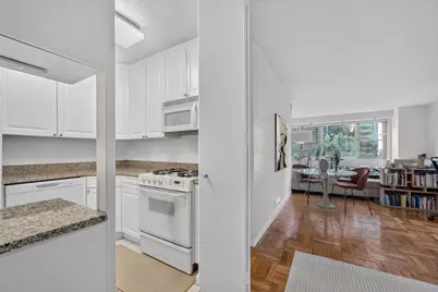 300 E 40th Street #9G, New York City, NY 10016 - Photo 7