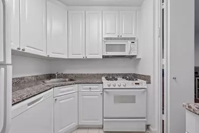 300 E 40th Street #9G, New York City, NY 10016 - Photo 17