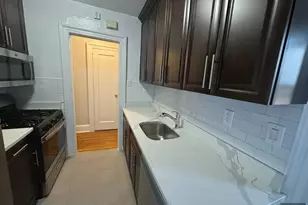 32-15 35th St, New York City, NY 11106 - Photo 3