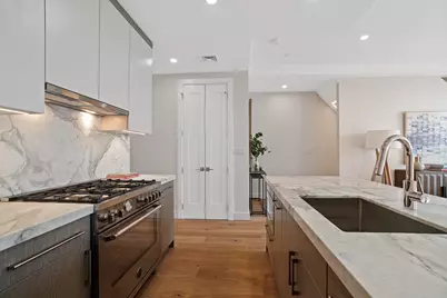 21-31 Shore Boulevard #3C, Astoria, NY 11105 - Photo 5