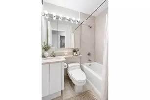 250 E 40th St, New York City, NY 10016 - Photo 5