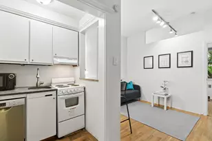 230 E 52nd St, New York, NY 10022 - Photo 3