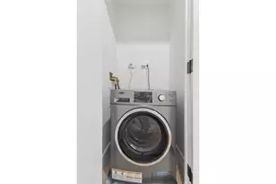 225 E 46th St, New York City, NY 10017 - Photo 5