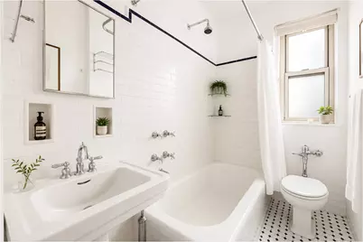 210 W 19th Street #5E, New York City, NY 10011 - Photo 5