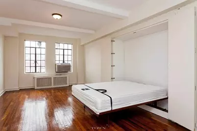 320 E 42nd Street #2207, New York, NY 10017 - Photo 3