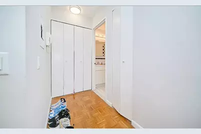 337 W 43rd Street #2D, New York City, NY 10036 - Photo 3
