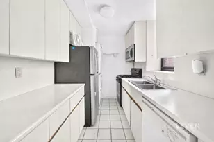 317 W 95th St, New York, NY 10025 - Photo 3