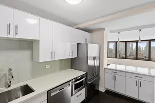 330 E 38th St, New York City, NY 10016 - Photo 9