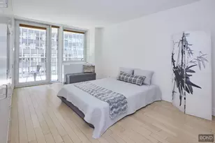 212 E 47th St, New York City, NY 10017 - Photo 5