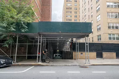 305 E 24th Street #11K, New York City, NY 10010 - Photo 23