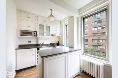 325 W 45th Street #601, New York City, NY 10036 - Photo 3