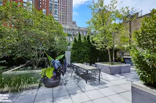 310 W 52nd St, New York, NY 10019 - Photo 15