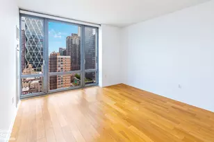310 W 52nd St, New York, NY 10019 - Photo 13
