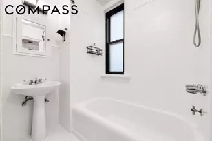212 E 48th St, New York City, NY 10017 - Photo 13