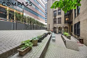 212 E 48th St, New York City, NY 10017 - Photo 17