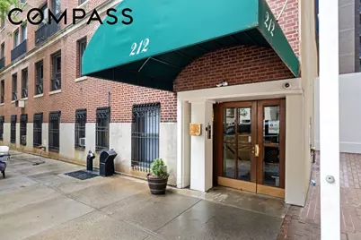 212 E 48th Street #2E, New York, NY 10017 - Photo 19