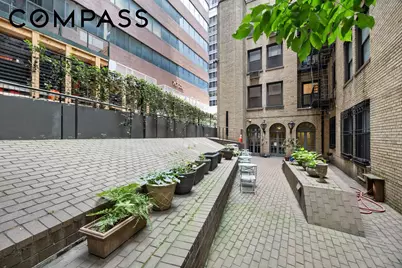 212 E 48th Street #2E, New York, NY 10017 - Photo 17