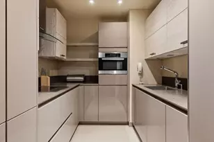 641 5th Ave, New York, NY 10022 - Photo 5