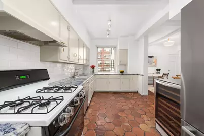 320 E 72nd Street #6A, New York City, NY 10021 - Photo 5