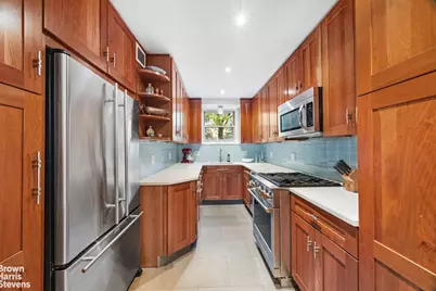 200 E End Avenue #3M, New York City, NY 10128 - Photo 3
