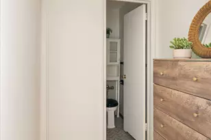 221 E 50th St, New York City, NY 10022 - Photo 9