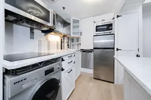 342 E 50th St, New York City, NY 10022 - Photo 3
