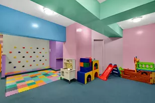 347 W 57th St, New York City, NY 10019 - Photo 17