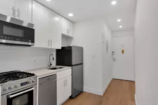 347 W 57th St, New York City, NY 10019 - Photo 9