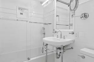 15 W 12th St, New York City, NY 10011 - Photo 9